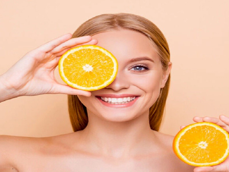 نقش ویتامین C در بهبود سلامت پوست و مقابله با علائم پیری